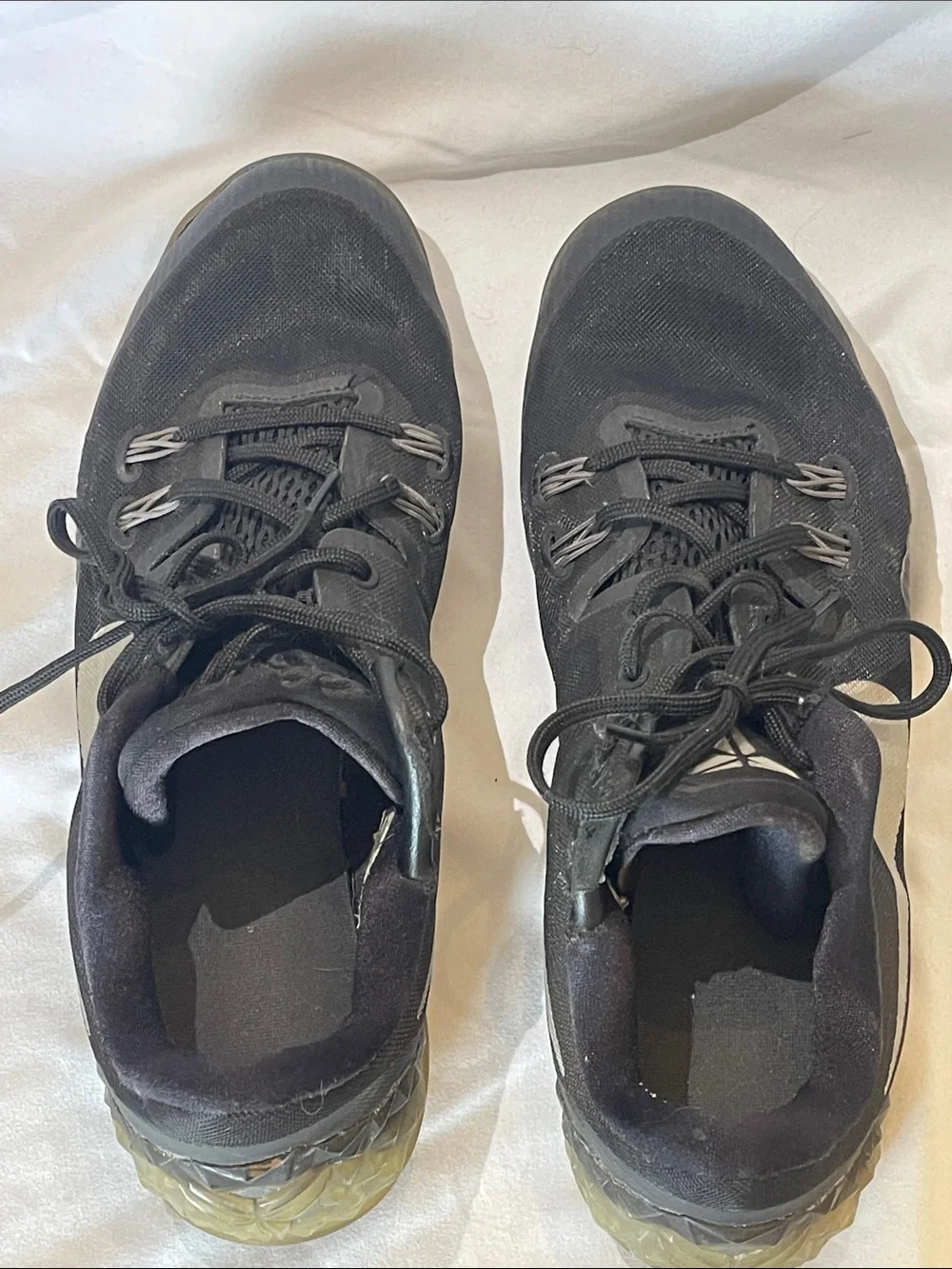 Kobe zoom Nike Men’s Black Athletic Trainers with Gum Sole Accent
